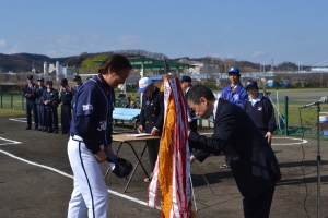 優勝旗返還
