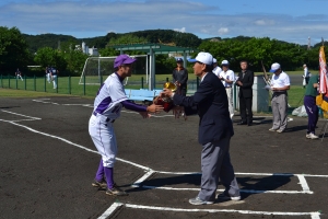 優勝杯返還