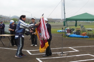 優勝旗返還