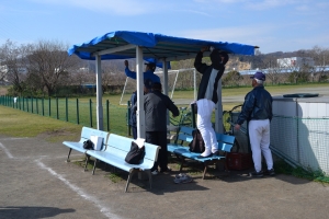 ベンチ屋根修理