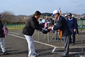 二部優勝カップ返還