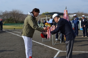 三部優勝カップ返還